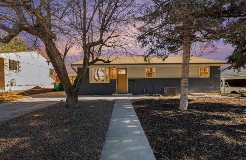 South Westminster House | The Lyric Hot Tub Firepit Pet-friendly