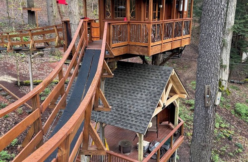 LaFayette Cottage | The Magical Chez Tree Rest Treehouse perched 35' above the forest floor!