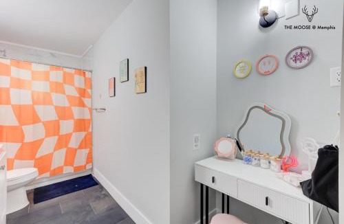 Downtown Memphis Apartment | The Moose #10 - Stylish Loft with King Bed, Free Parking & Wi-Fi