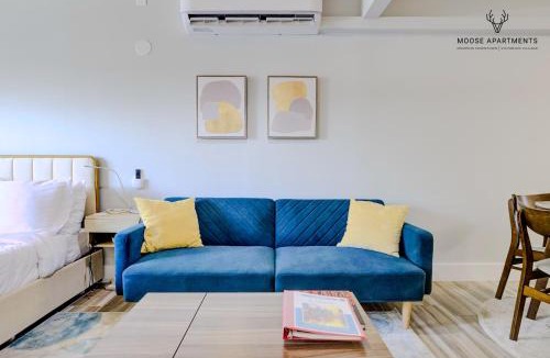 Downtown Memphis Apartment | The Moose #5 - Modern Comfy Studio with King Bed, Free Parking & Fast WiFi