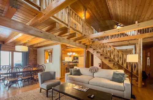 Hartwick Cabin | The MOST private, beautiful Log Home for up to 12 guests. 10 min to Dreams Park