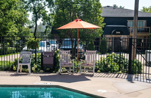 Williams Bay Condo | The Overbrook – Charming 2BR Pet-Friendly Condo in Lake Geneva