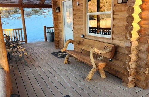 Apple Valley Cabin | The Peacemaker Cabin: Cozy cabin in enjoyable Apple Valley with AC