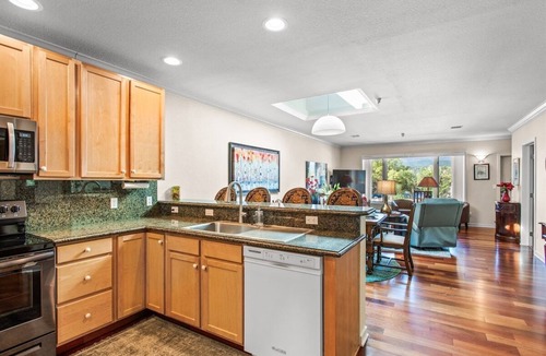 Carbondale Apartment | The Perch on Main | Top Floor D/T Carbondale Condo