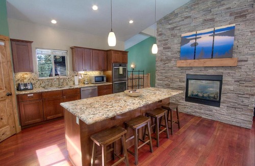 South Lake Tahoe House | The Phoenix by Lake Tahoe Accommodations