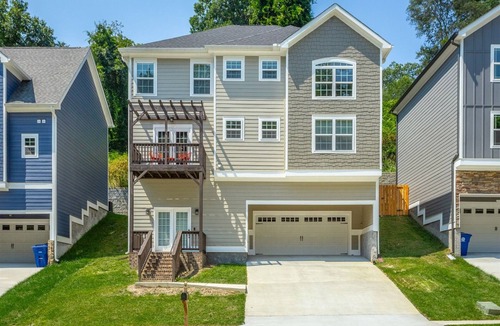 North Chattanooga House | The Place in Chattanooga - A Craftsman Dream in North Shore | 3 Bed, 2.5 Bath