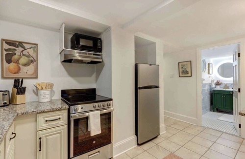 Historic Downtown Savannah Apartment | The Quaint Quarters on Jones, Historic | Quiet