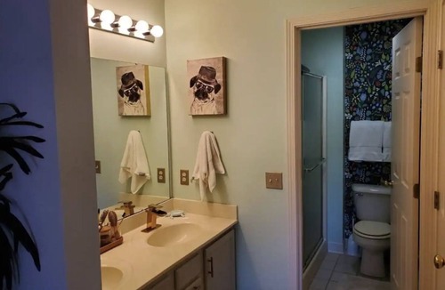Oxford Apartment | The Redhawk Hideaway: Charming 2BR Condo near Miami Univ in Oxford! Book now!