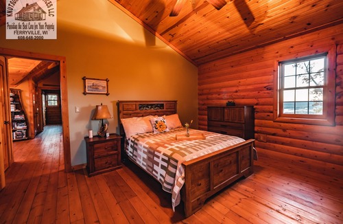 De Soto Cabin | The River View Lodge Sun Set Views over Looking Mississippi River Romantic