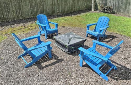 Shorewood-Tower Hills-Harbert House | The Sawyer Hideaway - 3BR 2B with Hot Tub & Fire Pit - 5 mins to beach
