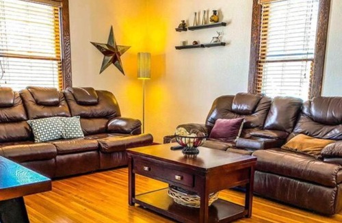 Silver Hill House | The Silver House 2 blocks from the University UNM