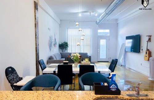 Downtown Memphis Apartment | The Stallion #104 - Brand New Modern Spacious Loft with Patio - Walkable to attractions
