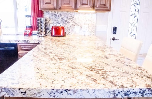 Black Mountain House | The Stone Sanctuary @ McCullough Hills Trailhead: 1/2 ACRE, Pool, Grill, Pool Table, 7 TV's, Luxury