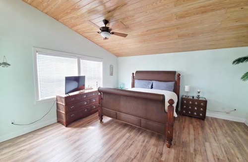 Crescent Beach House | The Summer House - All home
