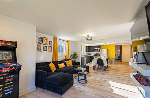 Summerlee House | The SunHaus#HotTub#FirePIt#Arcade#Pet Friendly#
