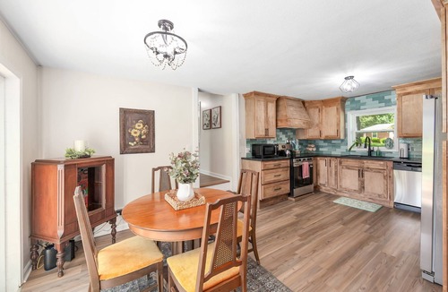 Jackson House | The Sweet Pea 3BD 2BA Cozy, Stylish Stay Just Minutes from I-40 & Everything