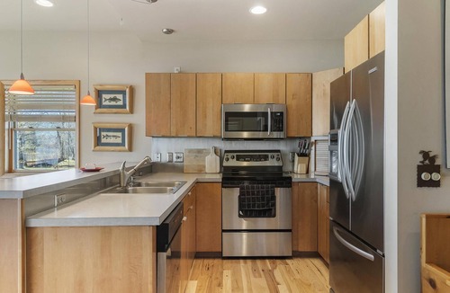 Alanson House | The Sweet Seclusion Cottage with 100 feet of Private frontage Pickerel Lake!