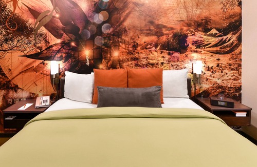 Burbank Hotel | The Tangerine - A Burbank Hotel