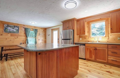 Front Royal Cabin | The Trillium Cabin | Hot Tub, Games, Views, & More