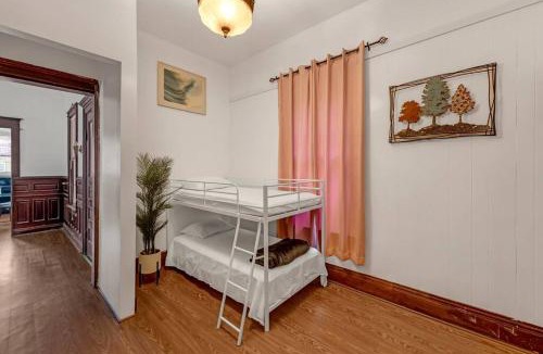 Buffalo Apartment | The Victorian on South Park - Sleeps 6