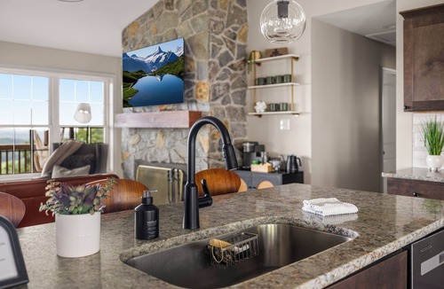 Front Royal Cottage | The Vue - Mountain top hot tub overlooking the Shenandoah River