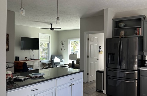 New Buffalo House | The White House - spacious 5 bedroom, with hot tub - blocks from everything!