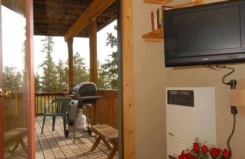 Evergreen Cabin | The Writers Nest - Perfect Romantic Location BEAT THE HEAT at5 9000 Feet