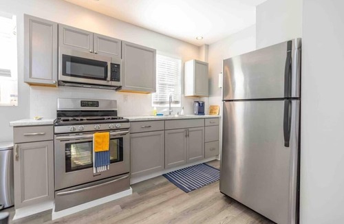 Morgantown Apartment | This apartment is a 0 bedroom(s), 1 bathrooms, located in Morgantown, WV.