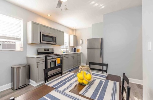 Morgantown Apartment | This apartment is a 0 bedroom(s), 1 bathrooms, located in Morgantown, WV.