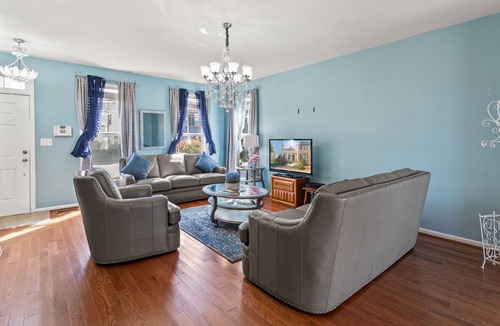 Bristow House | Three levels 3 bedrooms, 3.5 bathrooms, 2,224 sqft
