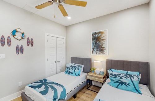 Fulton House | Three Palms By The Bay