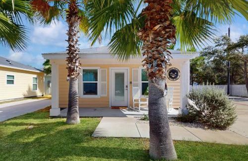 Fulton House | Three Palms By The Bay