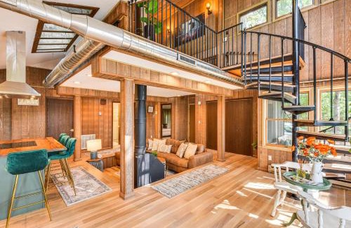 Three Rivers House | Three Rivers Cottage with Private Dock and Fire Pit!