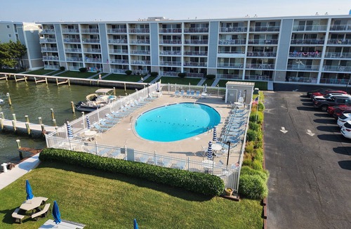 Midtown Ocean City Condo | Thunder Island 7A-Baywater 39th St, Pool, Elev, W/D, AC