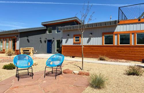 Kanab House | Timber & Tin E 2Bed 2Bath w Pool & Rooftop Deck