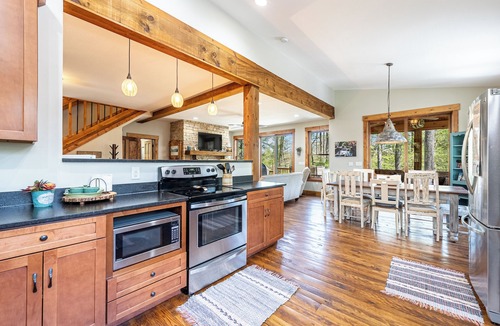 Oakland Ski Chalet | Timroc II, FIVE STAR REVIEWS! LAKE ACCESS, GREAT SWIMMING, PRIVATE 2 ACRES!