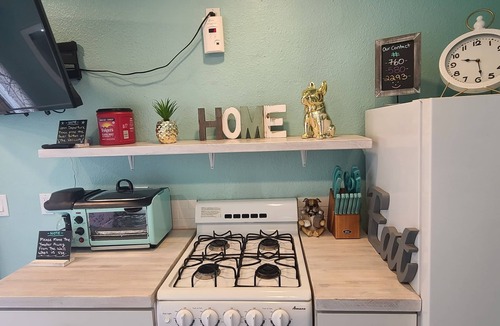 Valley Center Cottage | Tiny Home in Bulldog Paradise with free puppy love ❤️