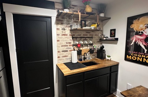 Covington Cottage | TINY WONDER guesthouse near town square