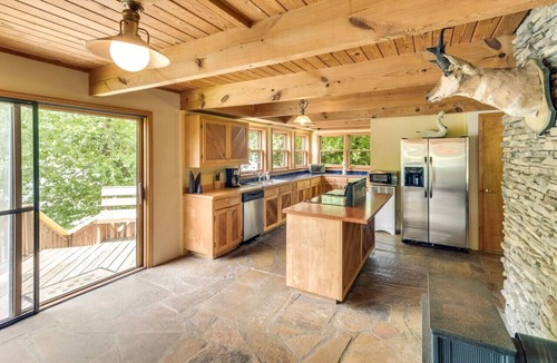 Chattanooga Apartment | TN River Getaway 10 min to Downtown Chattanooga Amazing Gorge Views