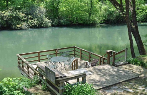 Mineral Bluff Cabin | TOCCOA FISH TRAP- A FISHERMAN`S DREAM CABIN.DOG FRIENDLY,TOCCOA RIVER
