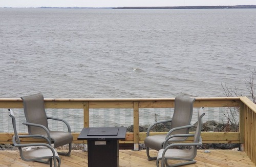 Toledo House | Toledo, lakeside home 3 bdrm sleep 7 on Lake Erie with 4 decksnto choose from.