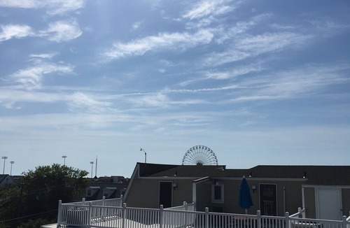 North End Condo | Top Floor - Elevator, 2 Bed,1 Bath, 1 Block to Beach, POOL!
