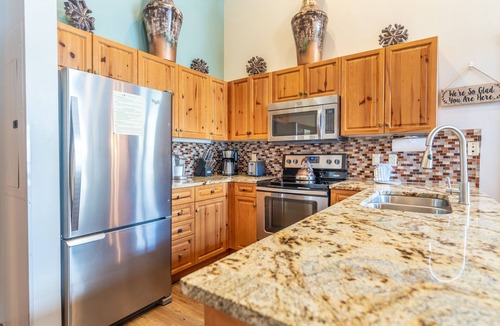 River Run Condo | Top Floor River Run Condo w/Private Balcony Overlooking Shared Amenities!