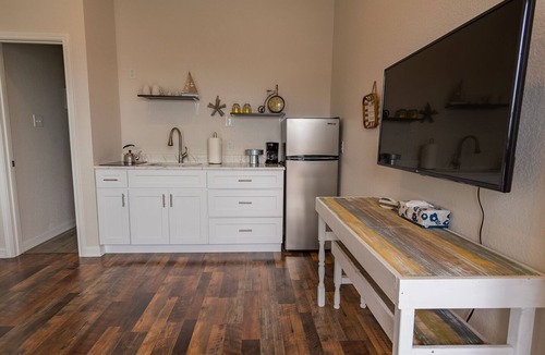 Galveston Condo | Top floor upscale contemporary space with great views and great location