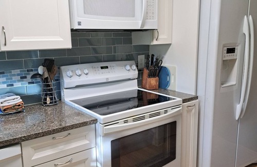 Lakewood House | Townhouse by Kendrick Lake Park with private attached garage