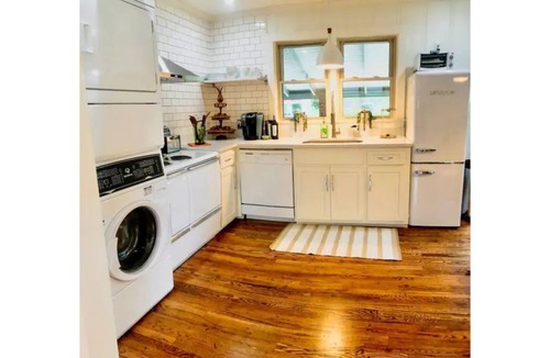 Sparta House | Townside Nook: 2-Blocks to Downtown Sparta
