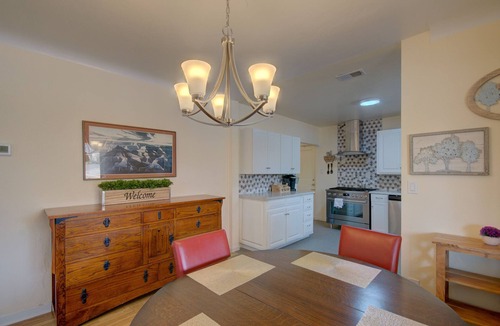 North Campus House | Tranquil Charm, near UNM, Nob Hill