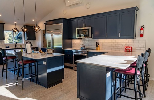 Tillamook Villa | TRASK RIVER FISHING LODGE: New Riverfront Luxury with acreage and great views!
