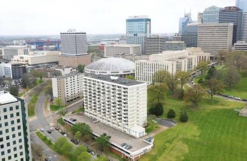 North Capitol Apartment | Traveling Professionals. Garage Parking. Downtown.