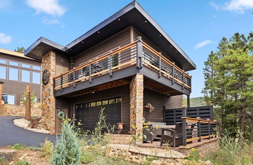 Black Hawk Condo | Treehouse 1br With Hot Tub 1 Bedroom Home by RedAwning